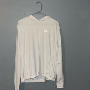 under amour long sleeve workout shirt. only wore once!